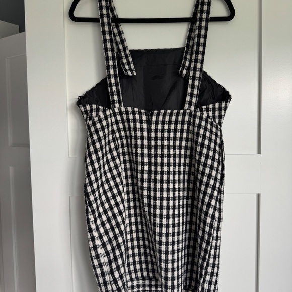 Francesca’s Pattern Dress - Picture 2 of 3